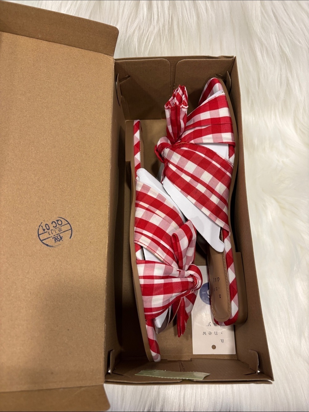 NEW a new day red gingham slides sandals 6 ADORABLE!! Perfect for summer! - Picture 5 of 6